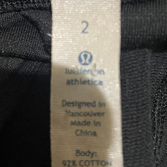 Lululemon Women's Black Shorts - Size 2 - Picture 8 of 8